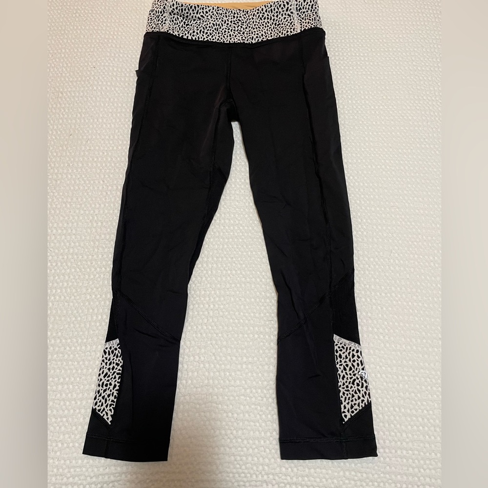 Lululemon wonderunder size 4 with side pockets